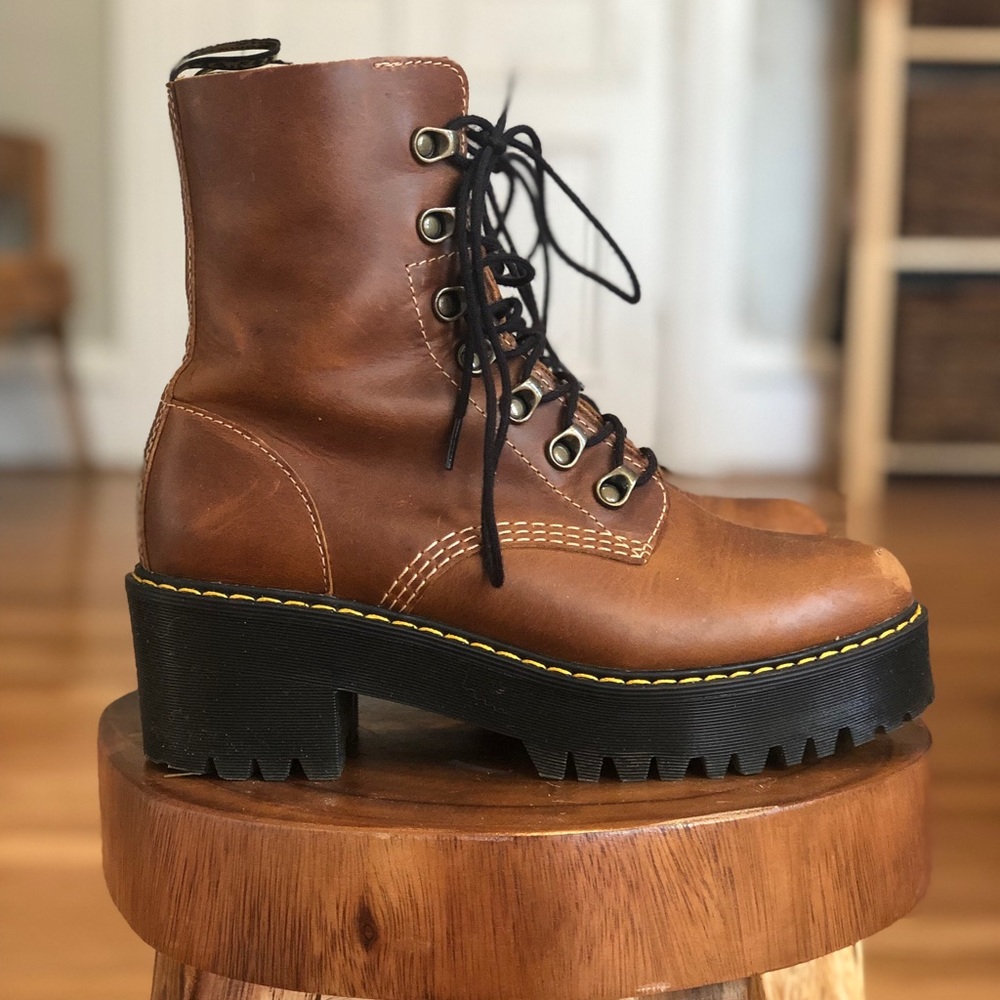 Dr. Marten Leona 7 Hook Lace Up Boot